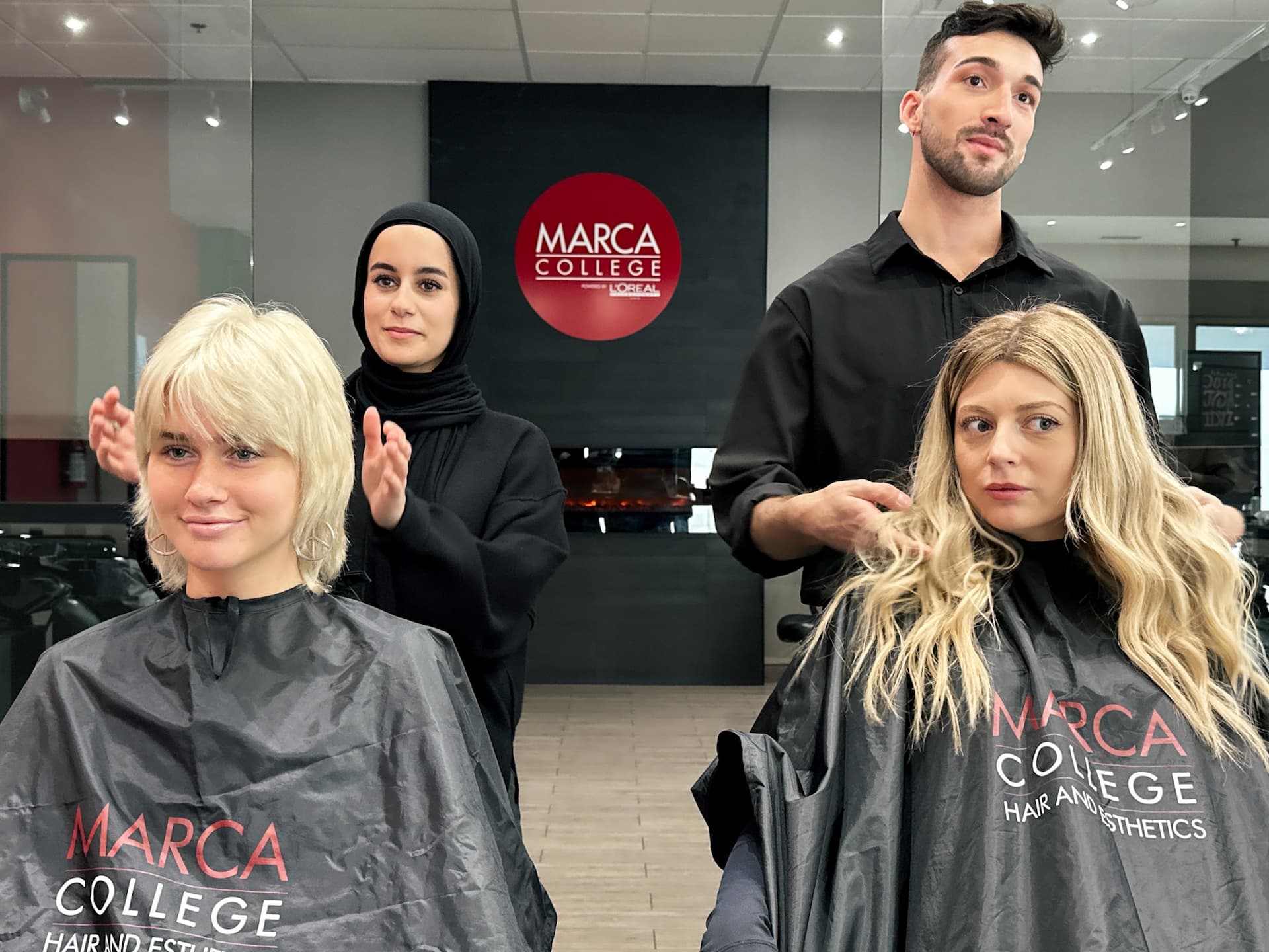Marca college hairstyling students with clients